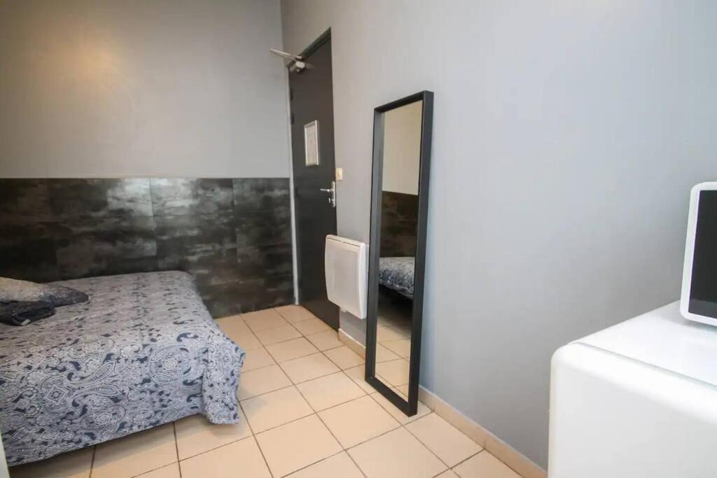 01 - Chambre Avec Lit Double Ideal Jo 2024 Saint-Denis  Exterior foto